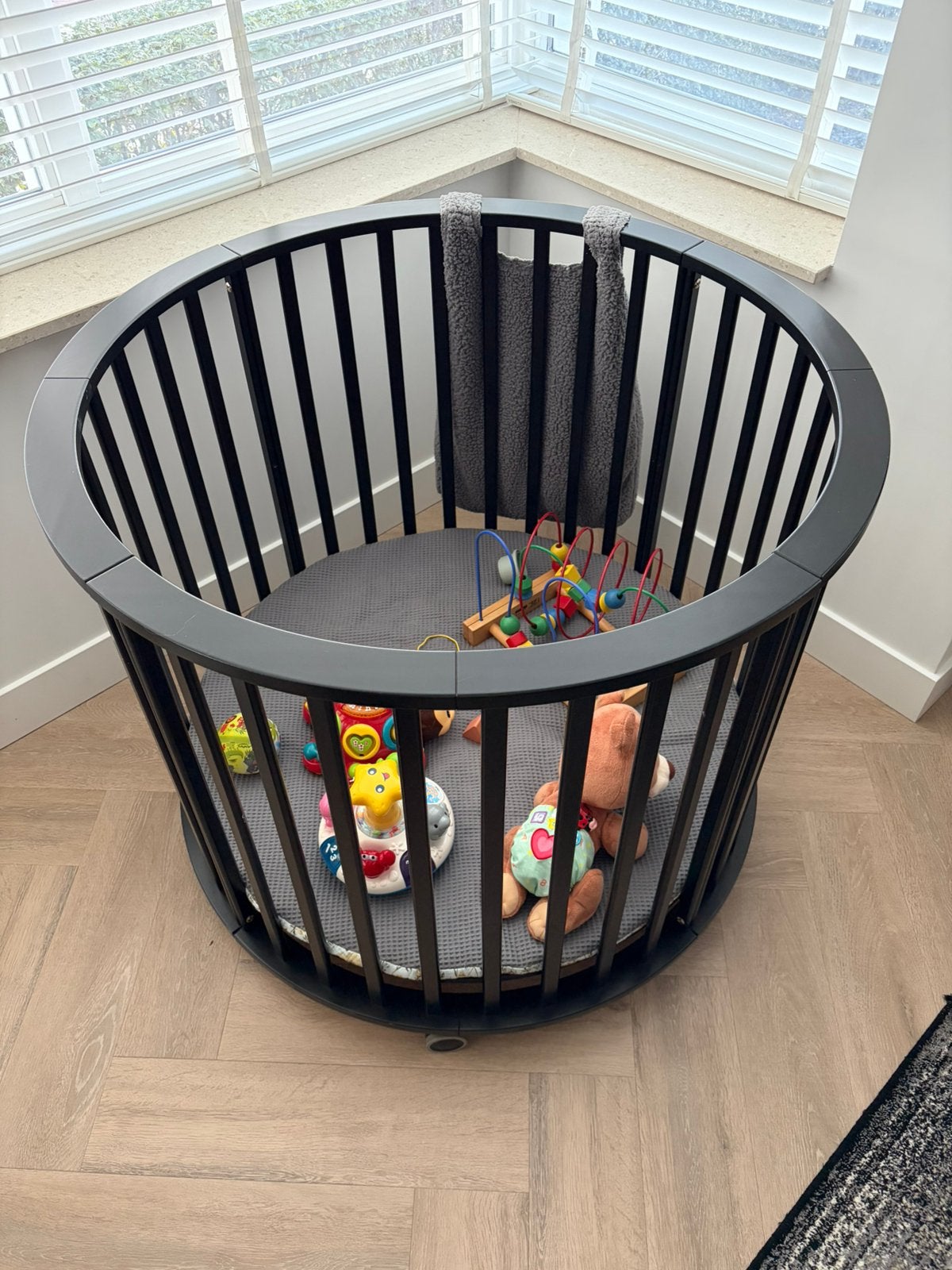 Zwarte ronde kinder box (Europe baby circa III), Kinderen en Baby's, Ophalen, Zo goed als nieuw, Rond