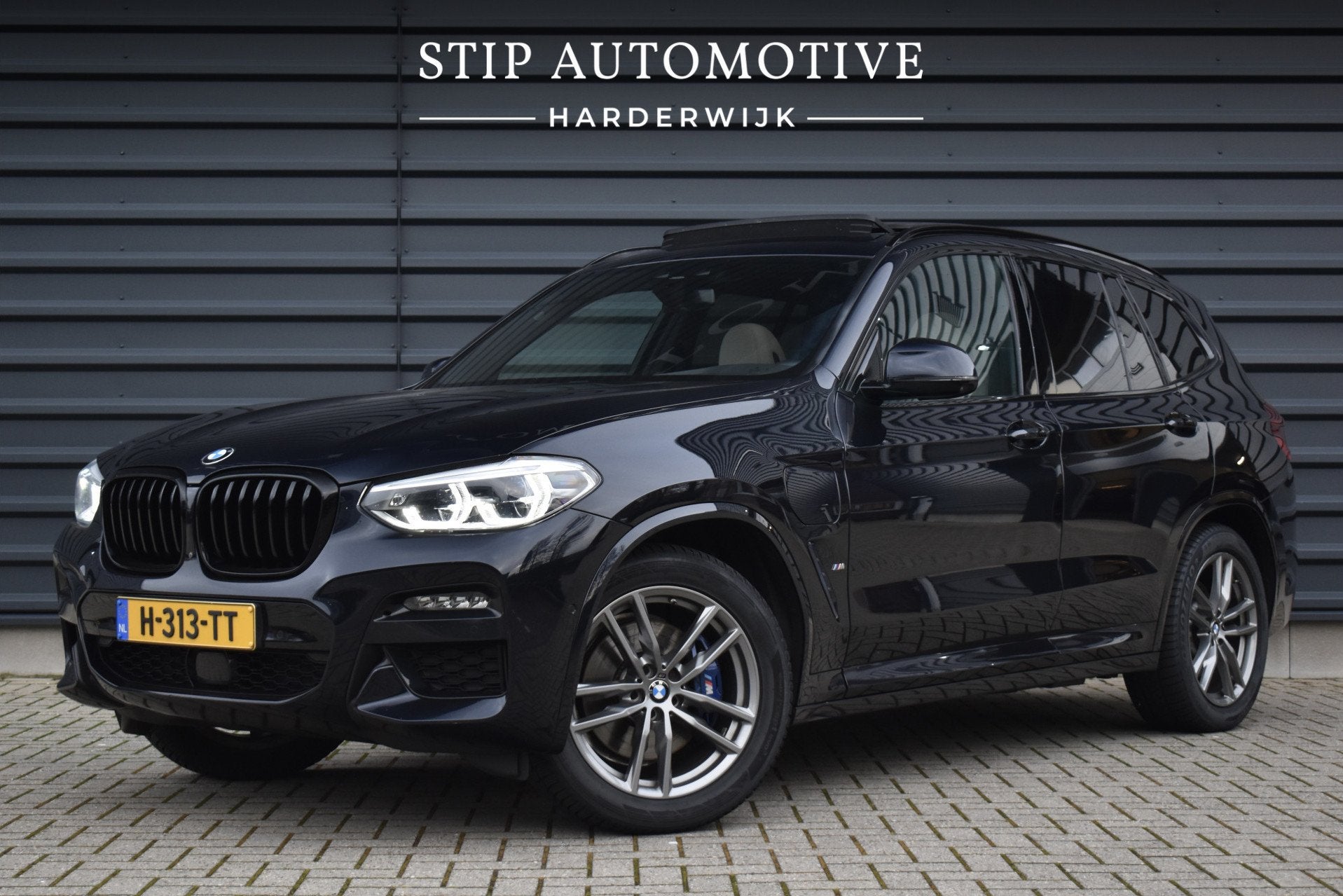 BMW X3 xDrive30e High Executive M Sport | Pano | ACC | 360 C, Gebruikt, Euro 6, 2000 kg, Zwart