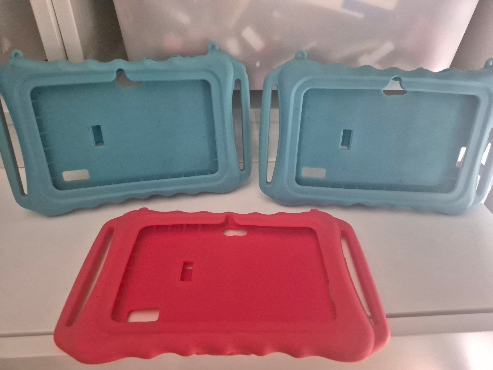 Deplay Computer Hoezen - Set van 3 (2x Blauw, 1x Rood), 10 inch, Gebruikt, Bescherming voor- en achterkant, Universeel (voor tablets met vergelijkbare afmetingen)