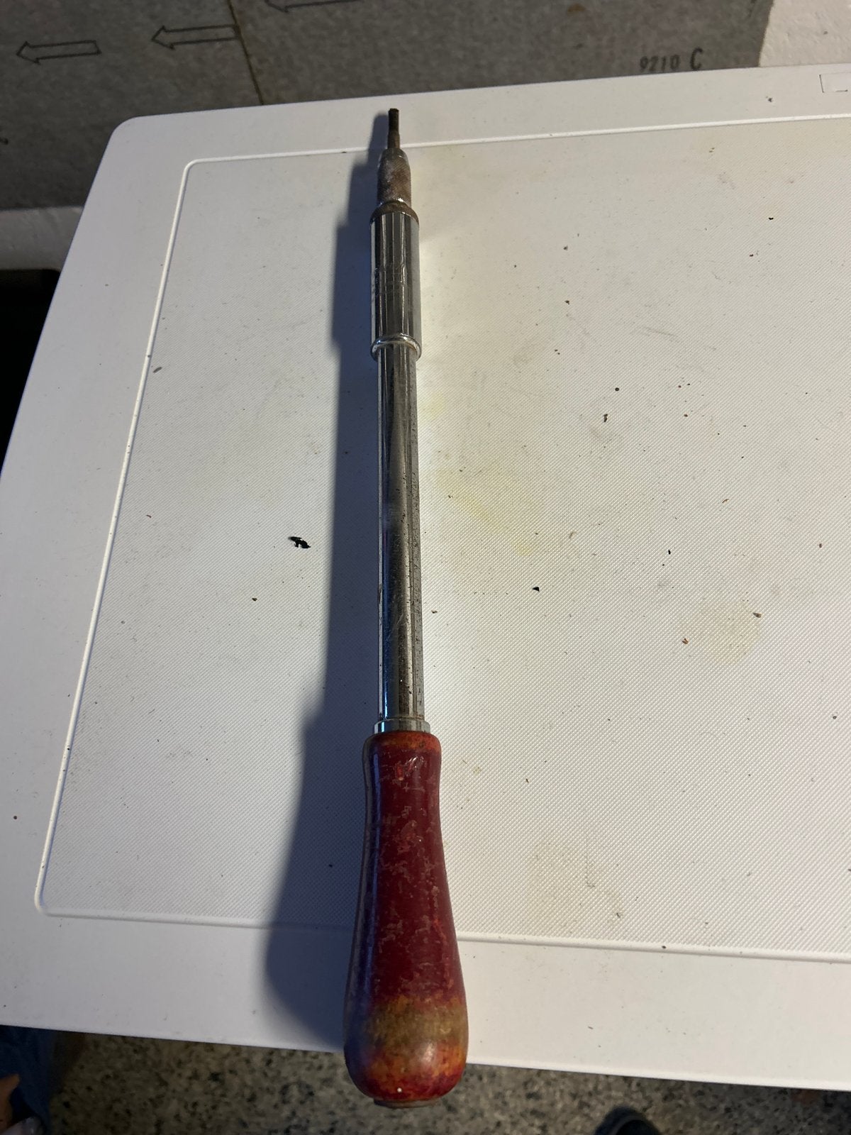 Vintage Schroevendraaier met Rood Houten Handvat, Doe-het-zelf en Verbouw, Ophalen of Verzenden, Gebruikt, Schroevendraaier, Overige merken