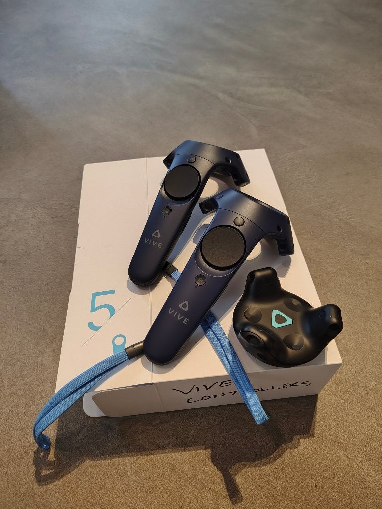 HTC Vive controllers en puck, Spelcomputers en Games, Virtual Reality, Verzenden, Nieuw, Controller, Pc