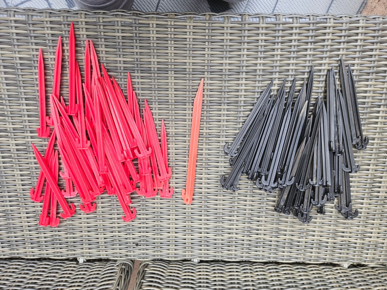 Kunststof tentharingen - Set van 80 stuks, Caravans en Kamperen, Tentaccessoires, Ophalen of Verzenden, Gebruikt