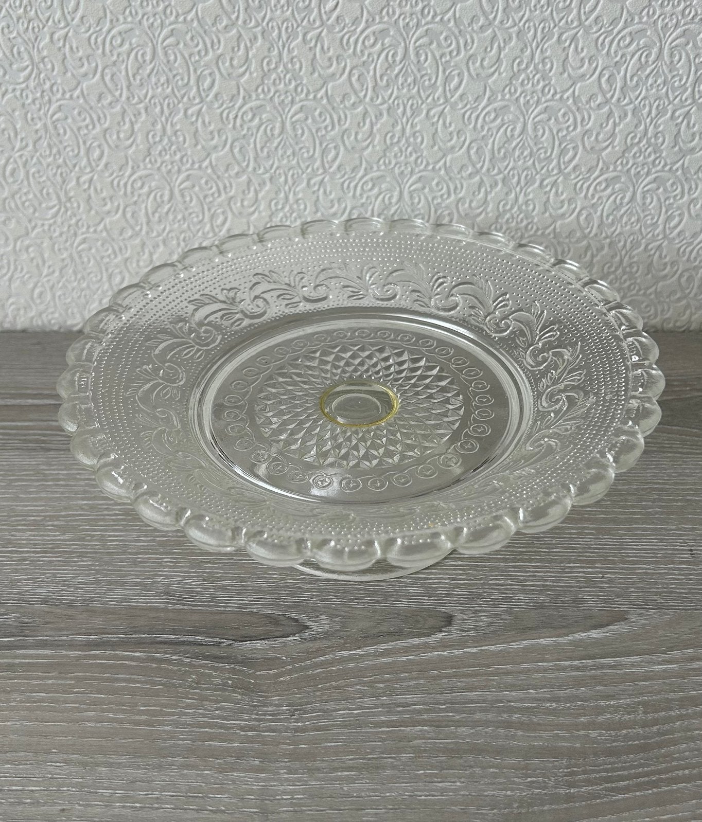 Glazen schaaltje op voet, Op voet, Schaal, Rond, Ophalen of Verzenden