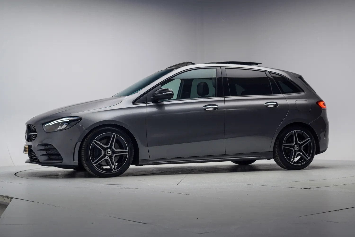 Mercedes-Benz B-Klasse 220 AMG Line Night Aut. [ Panorama LE, Auto's, 745 kg, Gebruikt, 1600 kg, 1390 kg
