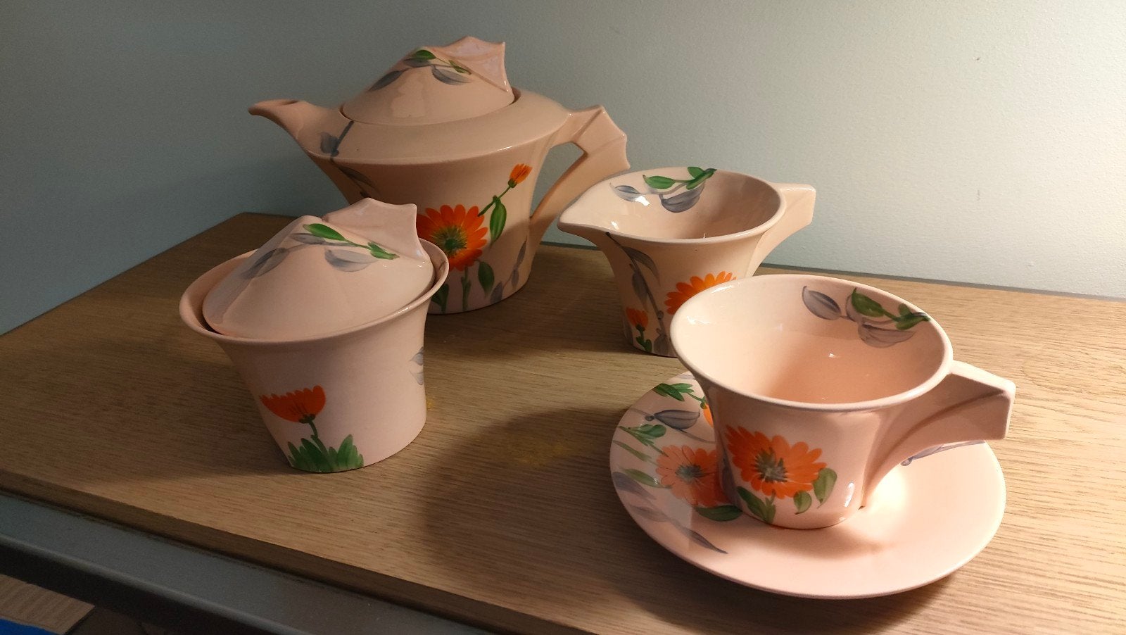 Vintage Clarice Cliff design Damask Rose thee servies., Antiek en Kunst, Ophalen