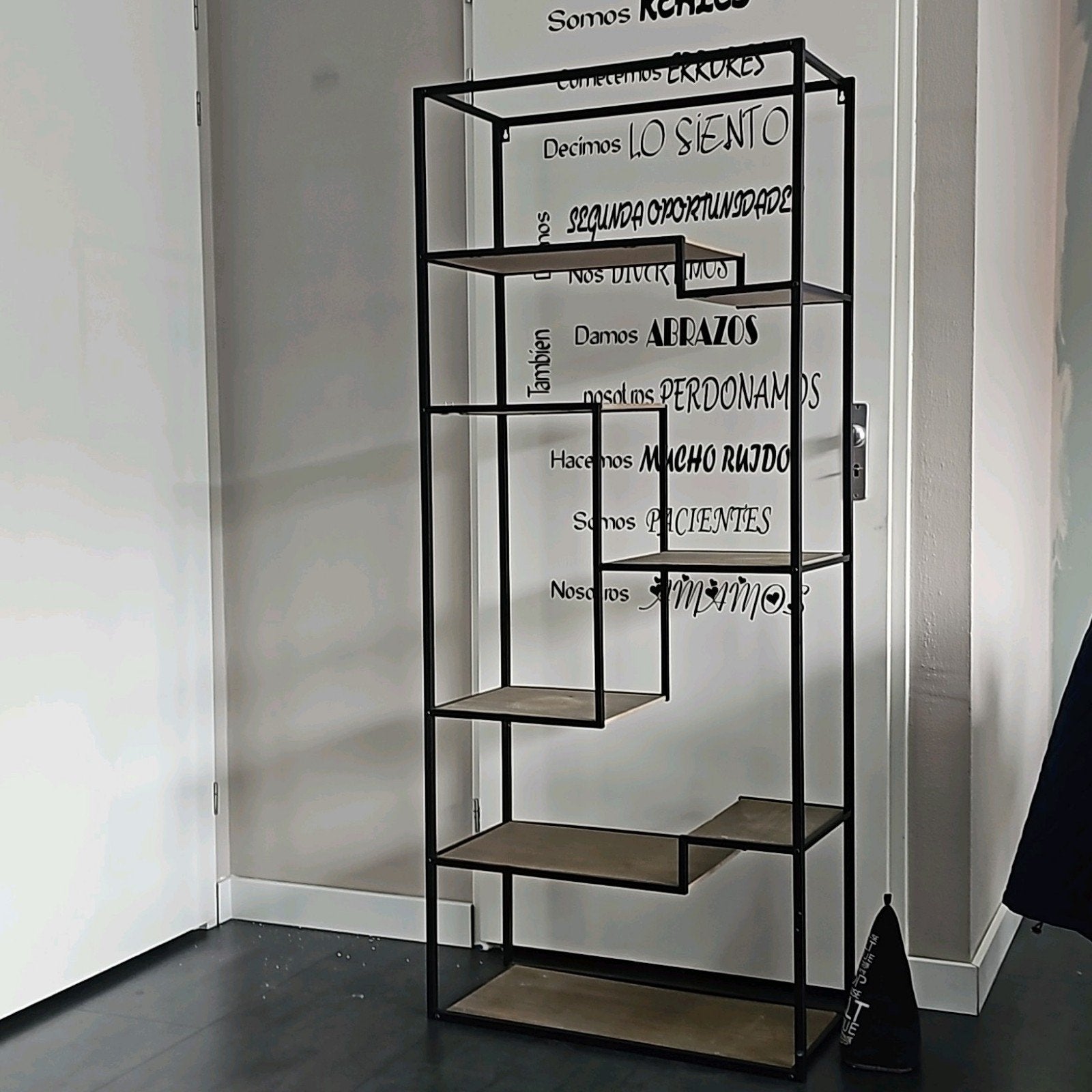 Uniek metalen rek met houten planken - Industriële stijl, Overige houtsoorten, Met plank(en), Minder dan 50 cm, Gebruikt