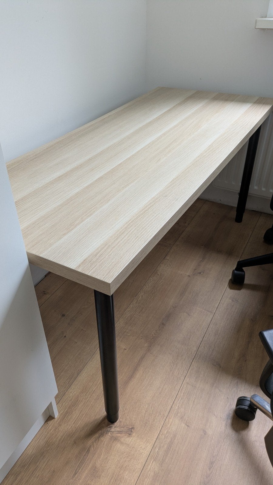 IKEA bureaublad met verstelbare poten 140x60 cm, Huis en Inrichting, Bureaus, Ophalen, Gebruikt, Scandinavisch, Spaanplaat of MDF