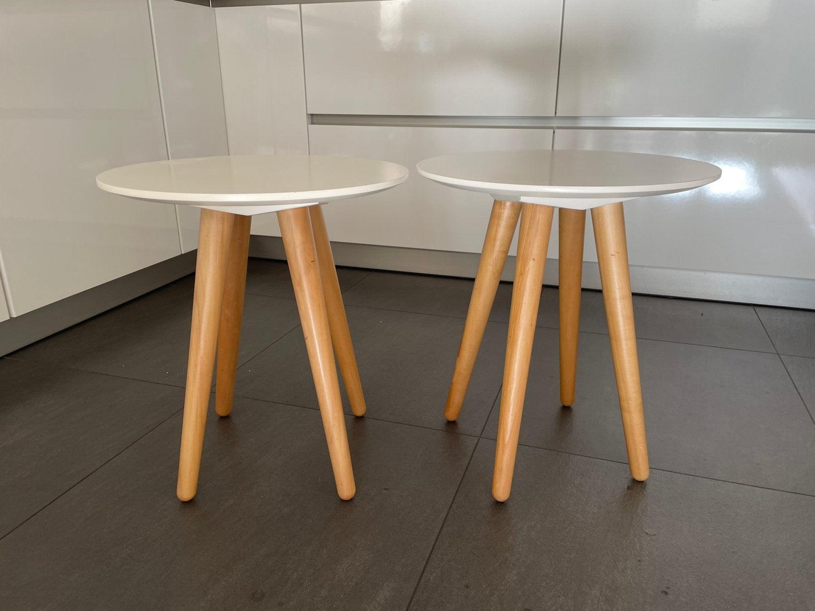 Te koop twee leuke  bijzettafeltjes van Zuiver, Minder dan 55 cm, Rond, Scandinavisch, Zo goed als nieuw