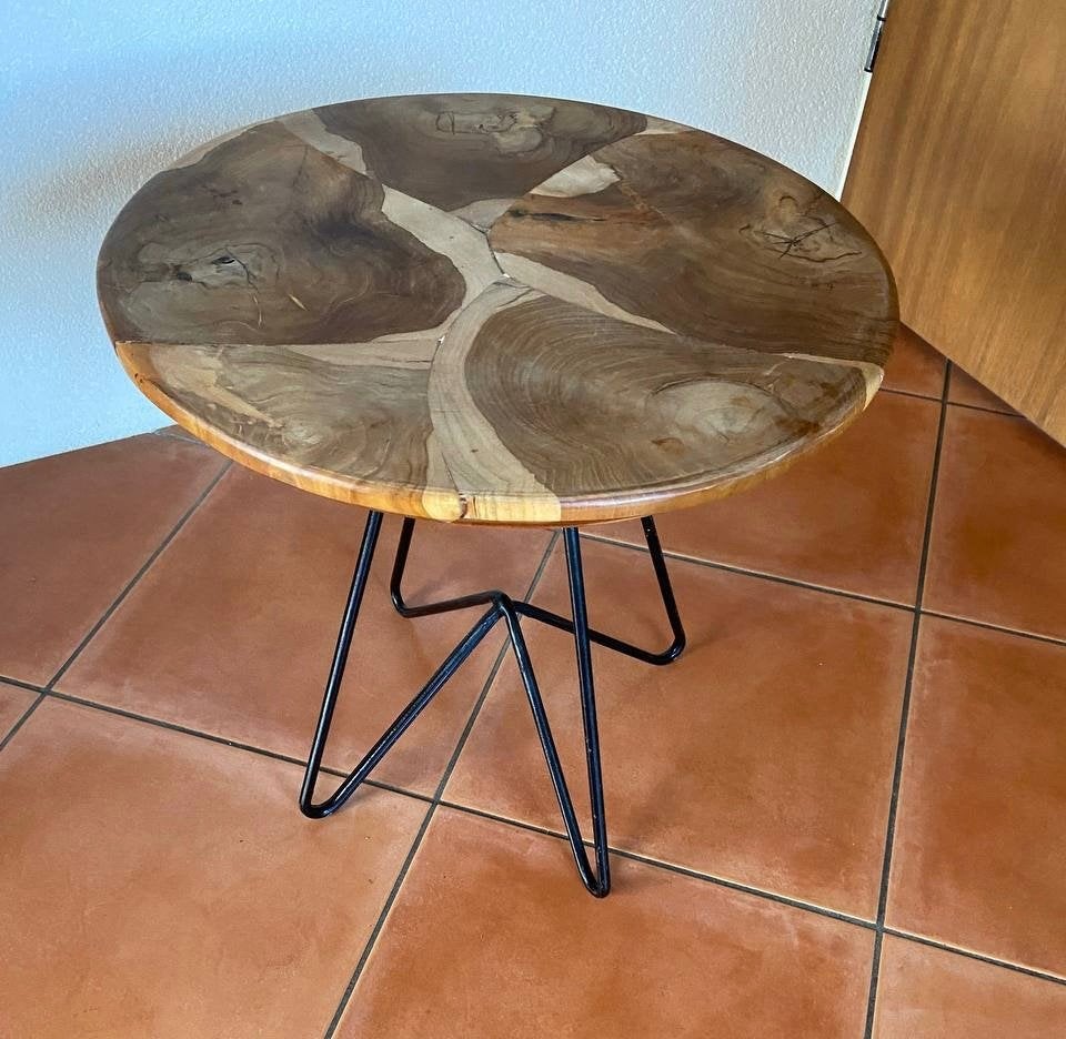 Boomstam tafeltje met metalen onderstel, Huis en Inrichting, Tafels | Bijzettafels, Ophalen, Minder dan 45 cm, Minder dan 55 cm