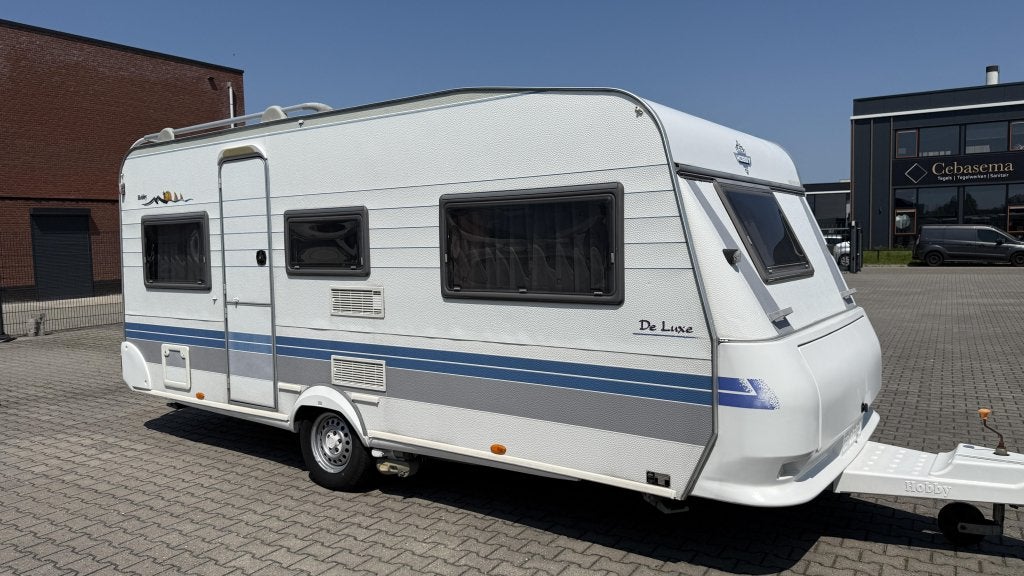 Hobby De luxe Easy 495 UK bouwjaar 2001 met voortent, Caravans en Kamperen, Overige typen, Hobby, Bedrijf, Treinzit