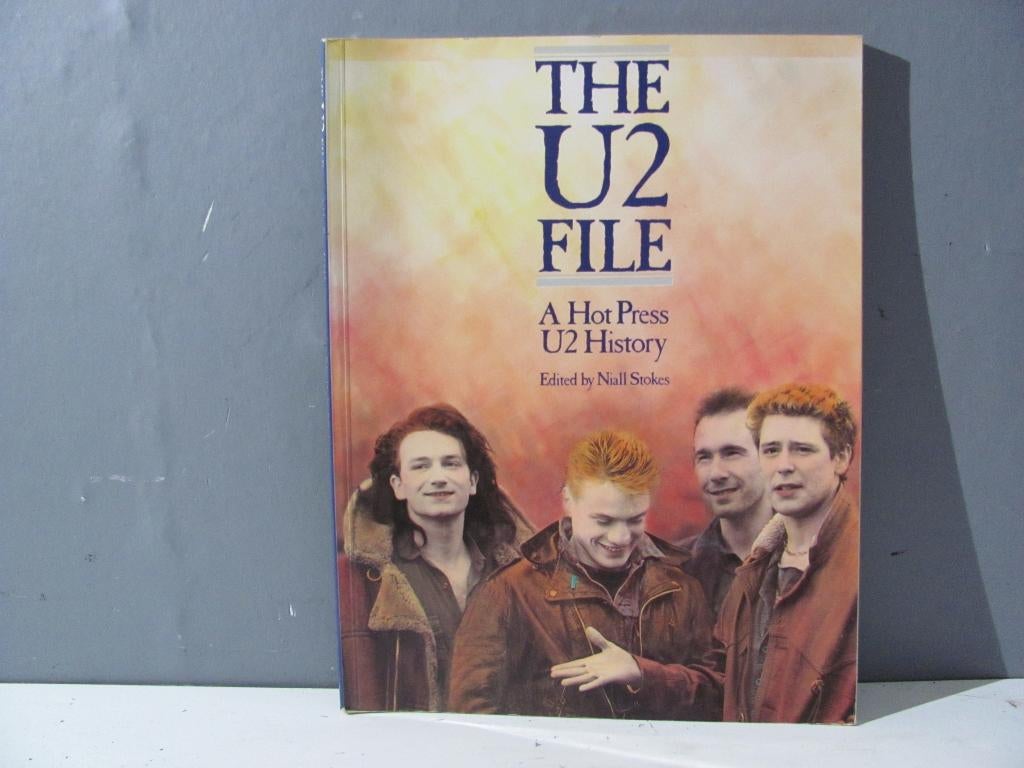 The u2 file A hot press U2 History, Ophalen of Verzenden, Zo goed als nieuw, Artiest