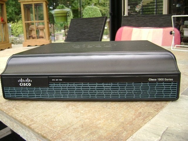 Nieuwe Cisco 1941/K9 geïntegreerde router uit de 1900 serie, Ophalen of Verzenden, Nieuw, Router, Cisco