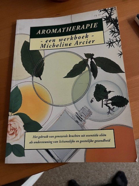 Aromatherapie book, Ophalen of Verzenden, Zo goed als nieuw