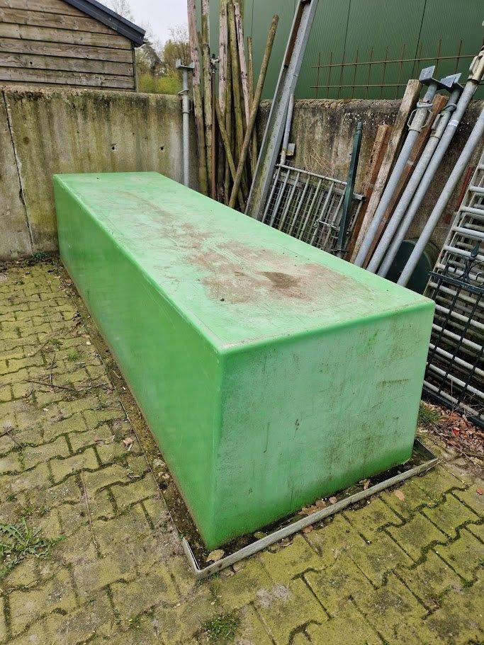 polyester vijverbak  2800 liter, Ophalen, Gebruikt