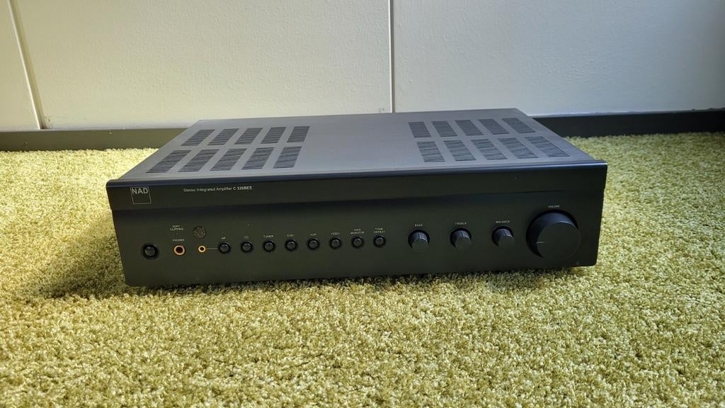 NAD C326BEE stereo versterker met afstandsbediening, Overige merken, Ophalen of Verzenden, Zo goed als nieuw, 60 tot 120 watt