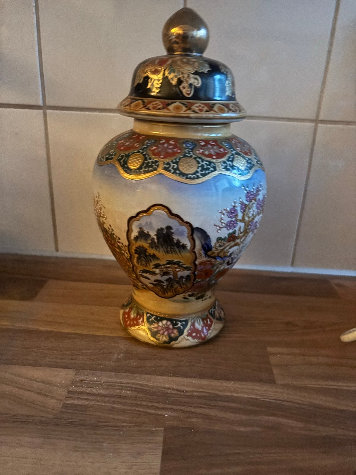 Prachtige Chinese vaas met deksel, handgeschilderd, Antiek en Kunst, Ophalen of Verzenden