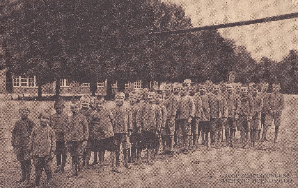 Stichting Hoenderloo - Groep schooljongens, Ophalen of Verzenden, 1940 tot 1960, Ongelopen, Gelderland