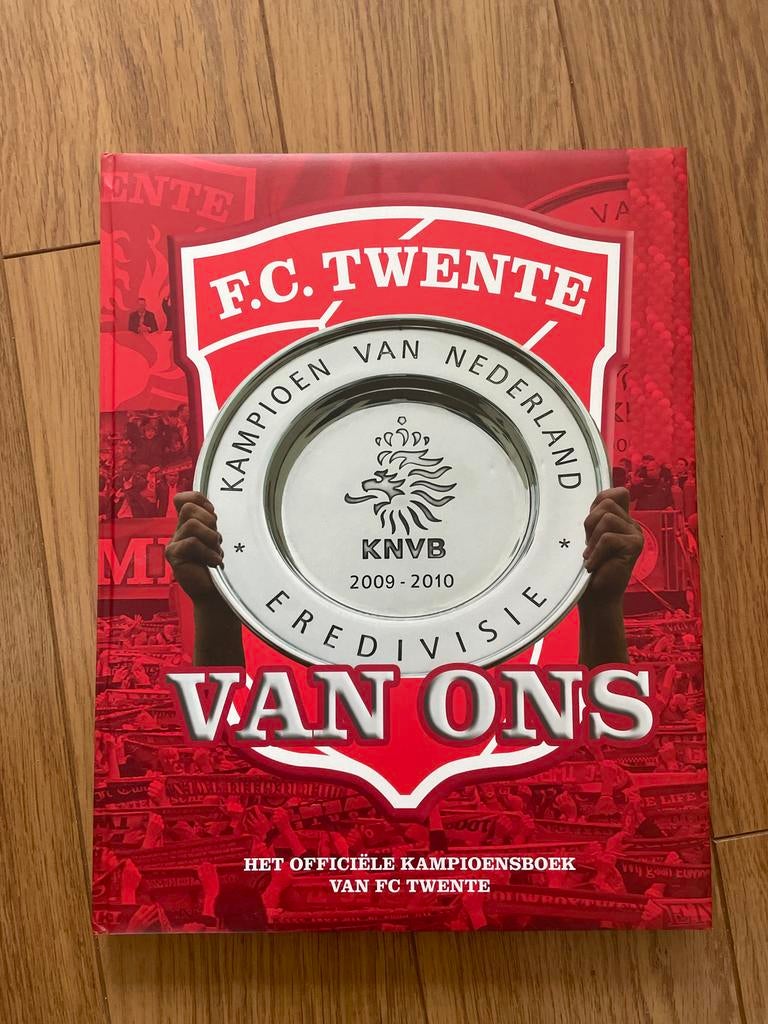 FC Twente Kampioensboek Eredivisie 2009-2010, Ophalen of Verzenden, Zo goed als nieuw, Balsport