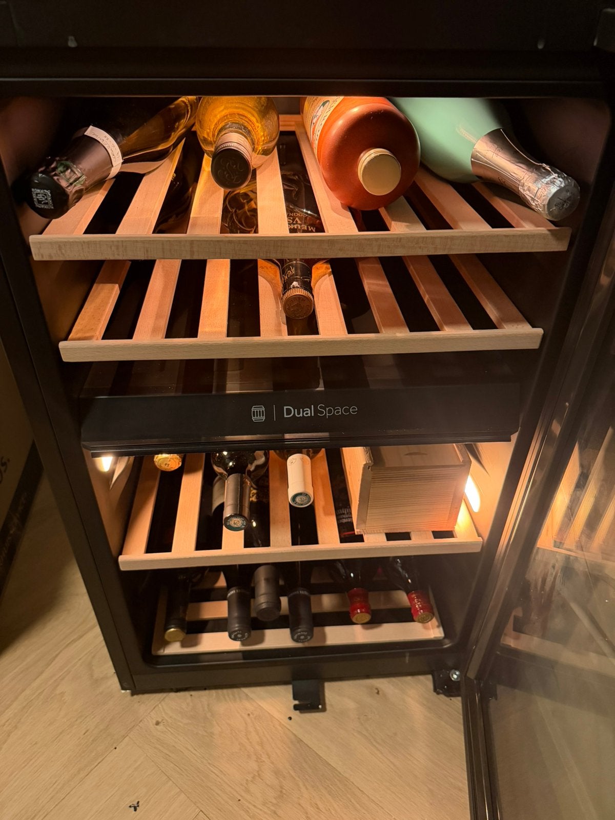 Haier wijnklimaatkast Dual Zone – klusser, Ophalen, Zonder vriesvak, 200 liter of meer, 60 cm of meer