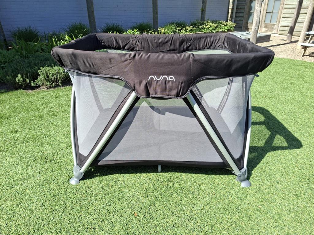 Nuna Sena reisbed / box met 2 standen + matras & muggennet, Ophalen