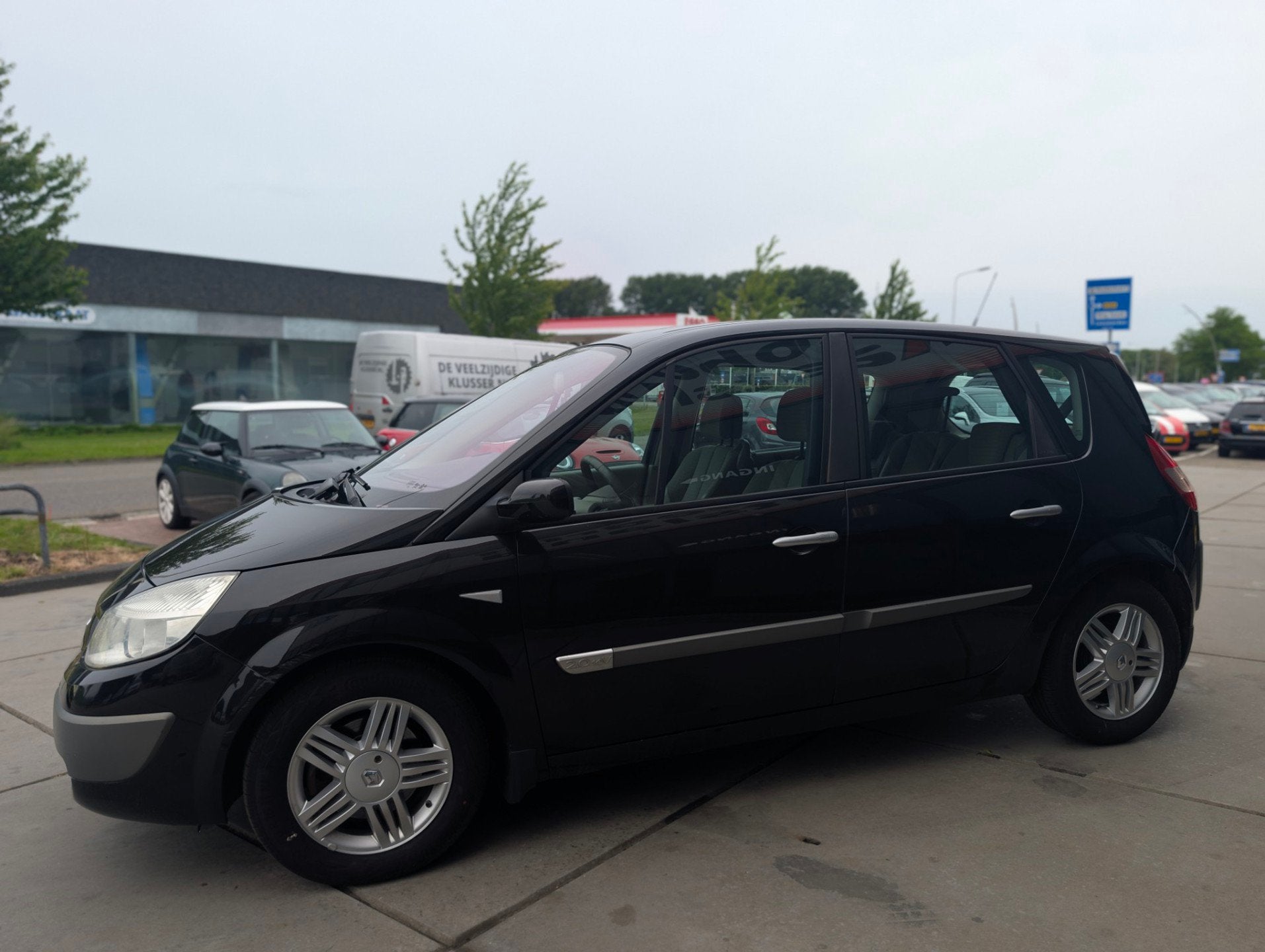 Renault Scénic 2.0-16V Expression Luxe - Automaat - Trekhaa, Auto's, Renault, 1998 cc, 135 pk, Beige, 4 cilinders