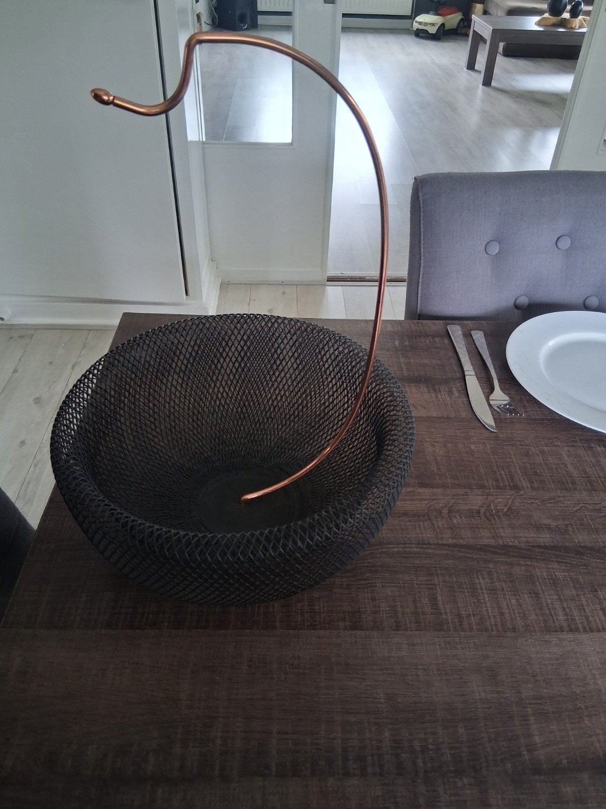 Moderne fruitschaal met bananenhouder - Zwart metaal, Huis en Inrichting, Woonaccessoires | Schalen en Manden, Op voet, Schaal