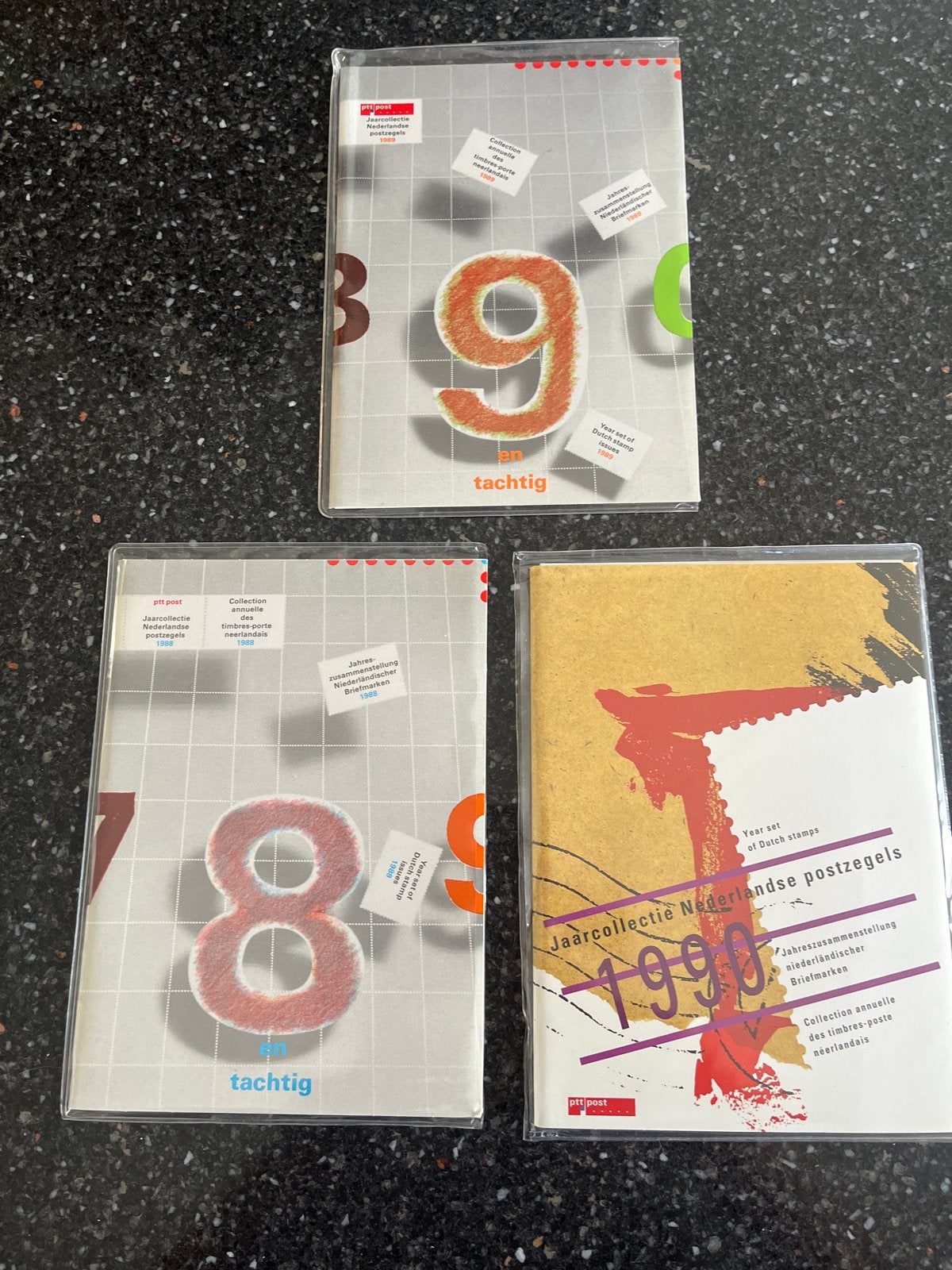 Jaarcollectie Nederlandse postzegels 1989, 1988 en 1990, Ophalen of Verzenden, Na 1940, Postfris