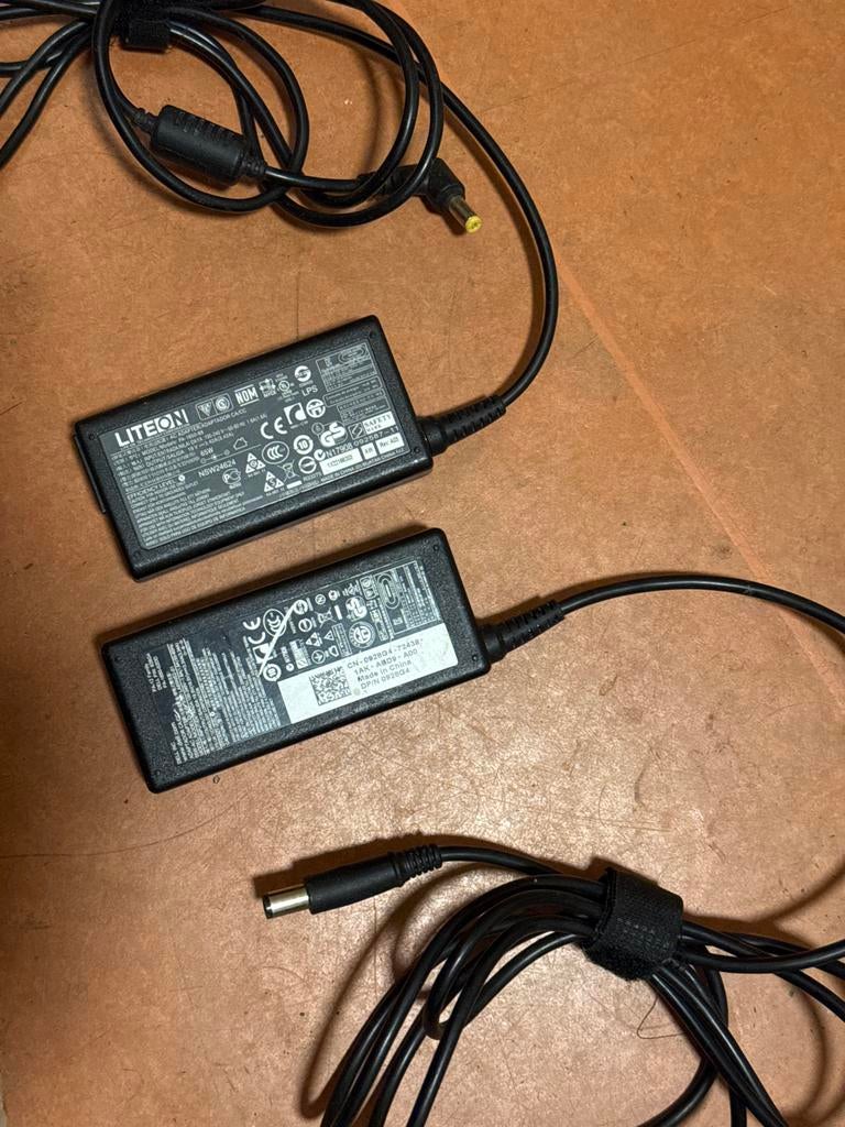 Dell Laptop Adapter 19V met Voedingskabel, Computers en Software, Laptop-opladers, Ophalen of Verzenden, Zo goed als nieuw