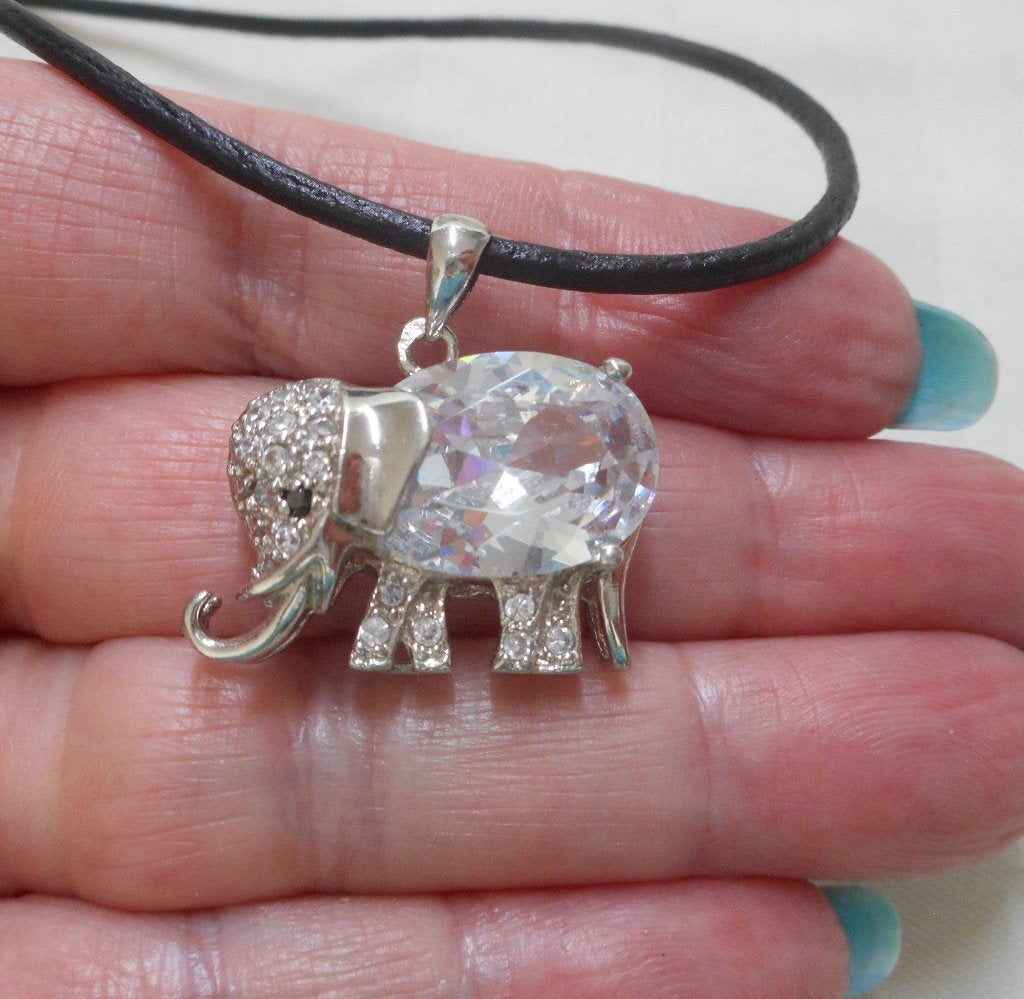 Zilveren olifant hanger aan leren koord nr.391, Met hanger, Verzenden, Zo goed als nieuw, Zilver