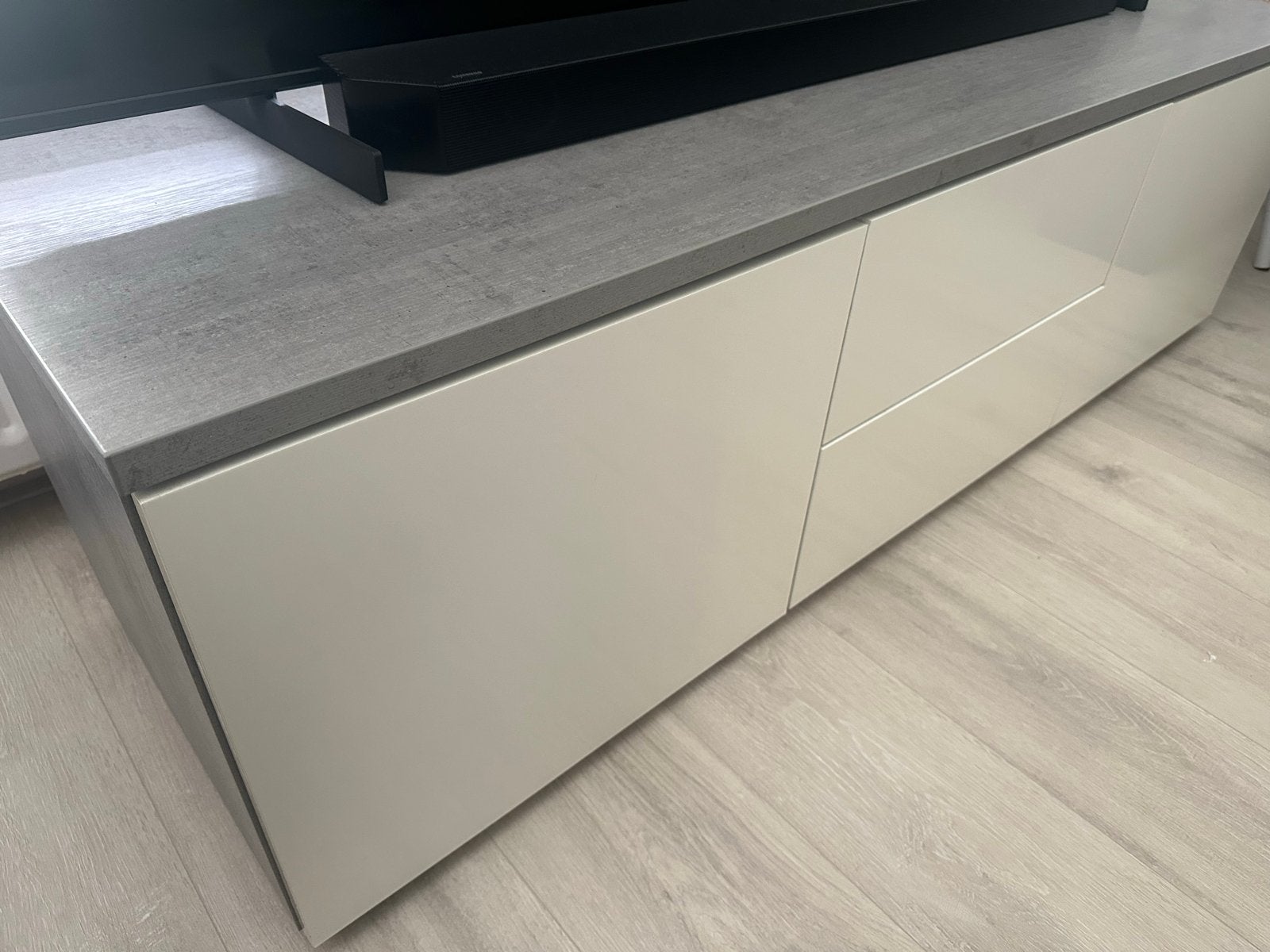 TV kast, Ophalen, Kunststof, Gebruikt, 100 tot 150 cm