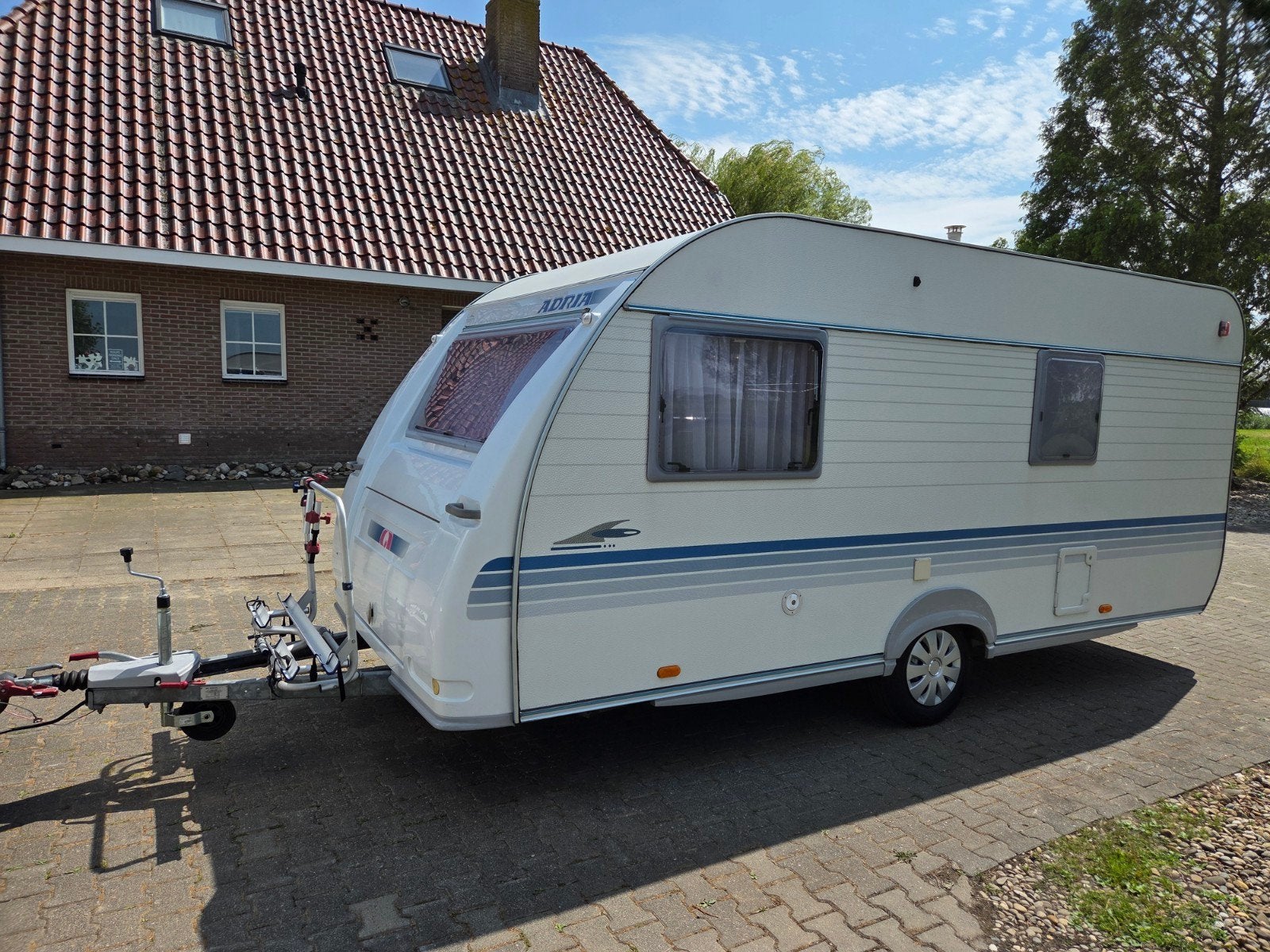 Adria Adora 462 ub , 2004 ,stapelbed, 5 pers. ,voortent, Caravans en Kamperen, Caravans, Particulier, tot en met 5, 1000 - 1250 kg