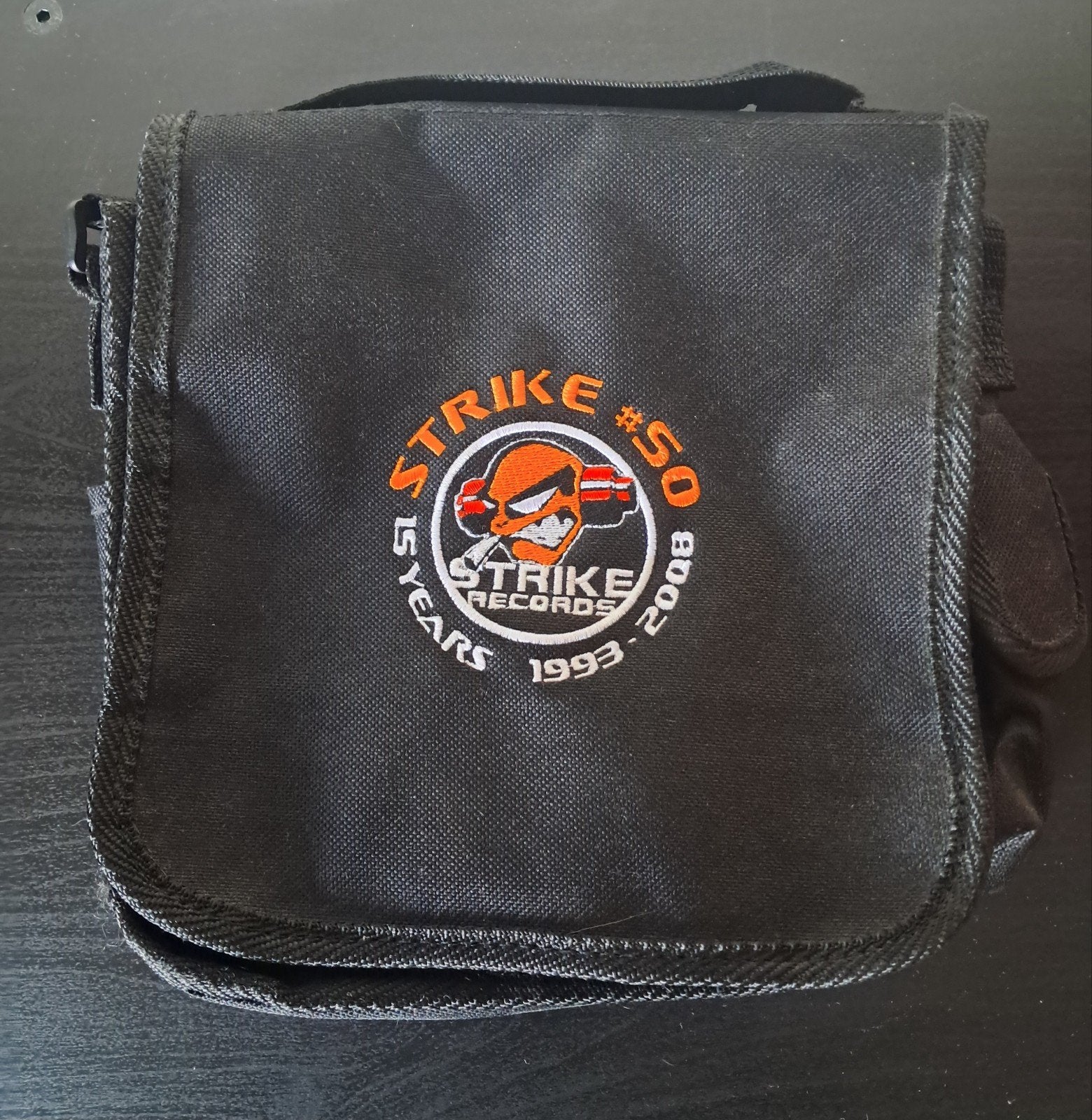 Strike 15 years platentas 7" Hardcore Thunderdome, Ophalen of Verzenden, Zo goed als nieuw, Rugtas, Minder dan 30 cm