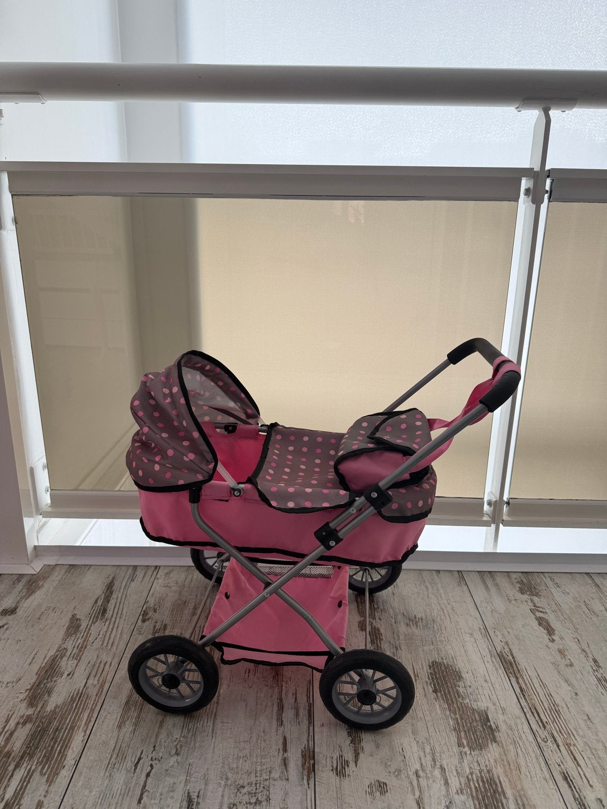Roze poppenwagen met stippen, Ophalen, Zo goed als nieuw, Babypop