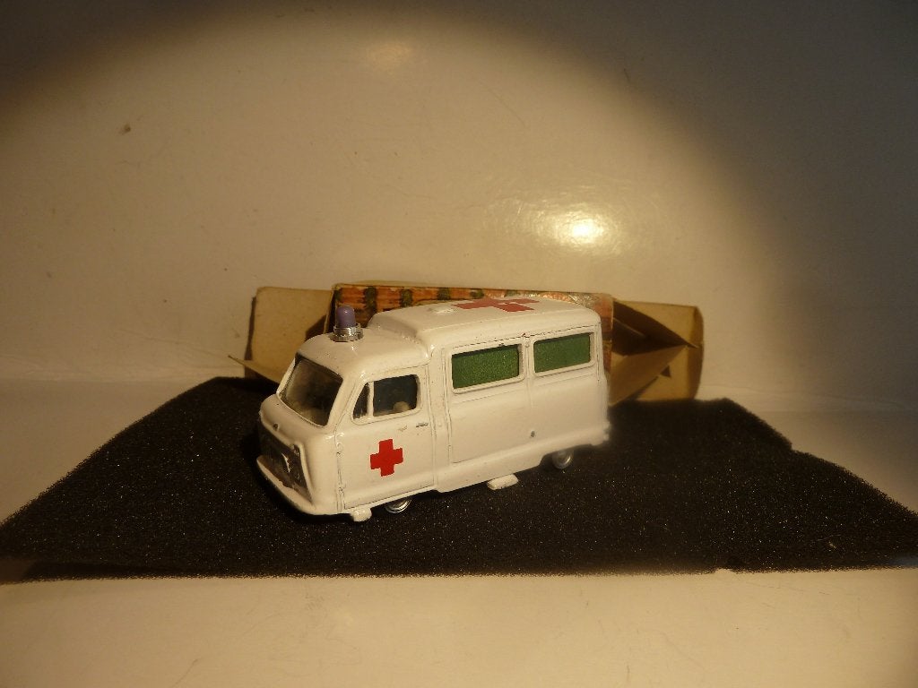 >>>>>NICKY TOYS<<<<< AMBULANCE uit CALCUTTA + DOOSJE, Hobby en Vrije tijd, Ophalen of Verzenden, Gebruikt, Auto, Dinky Toys