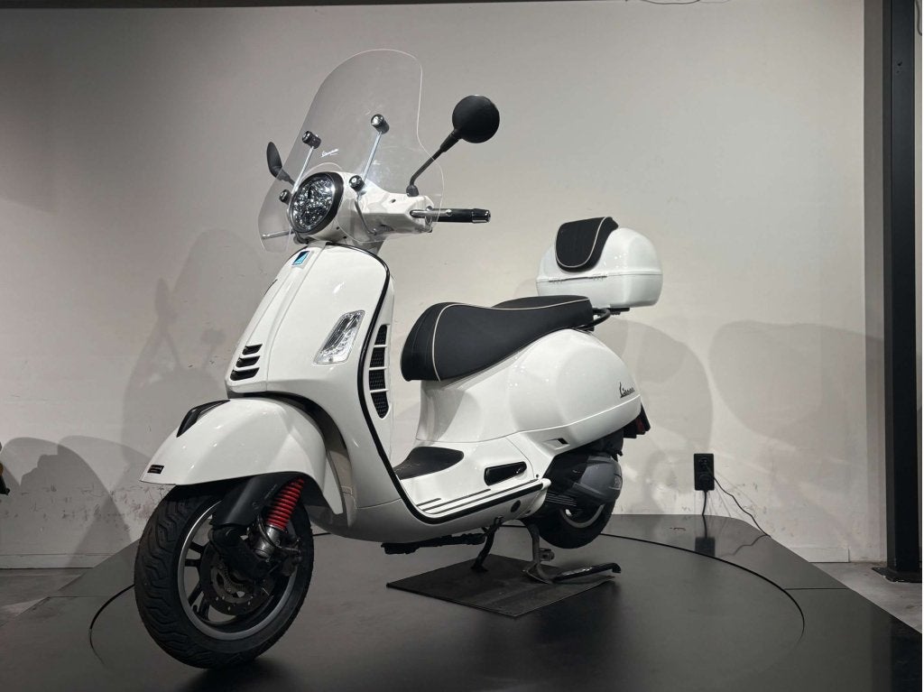 Vespa GTS Super 300 HPE black-on-white | 2021 | 6.500km, Fietsen en Brommers, Scooters | Vespa, Piaggio & C. SpA, Overige modellen