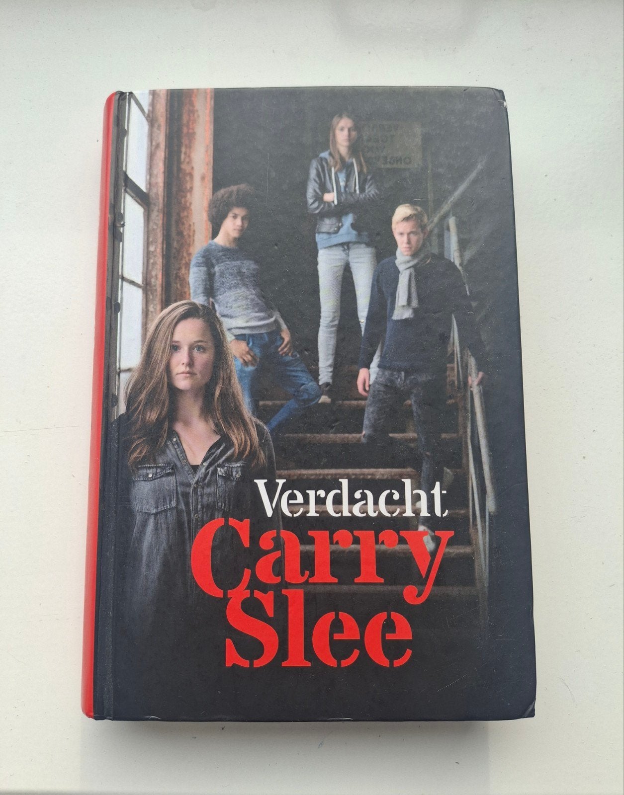 Verdacht - Carry Slee, Boeken, Ophalen of Verzenden, Zo goed als nieuw, Carry Slee, Fictie