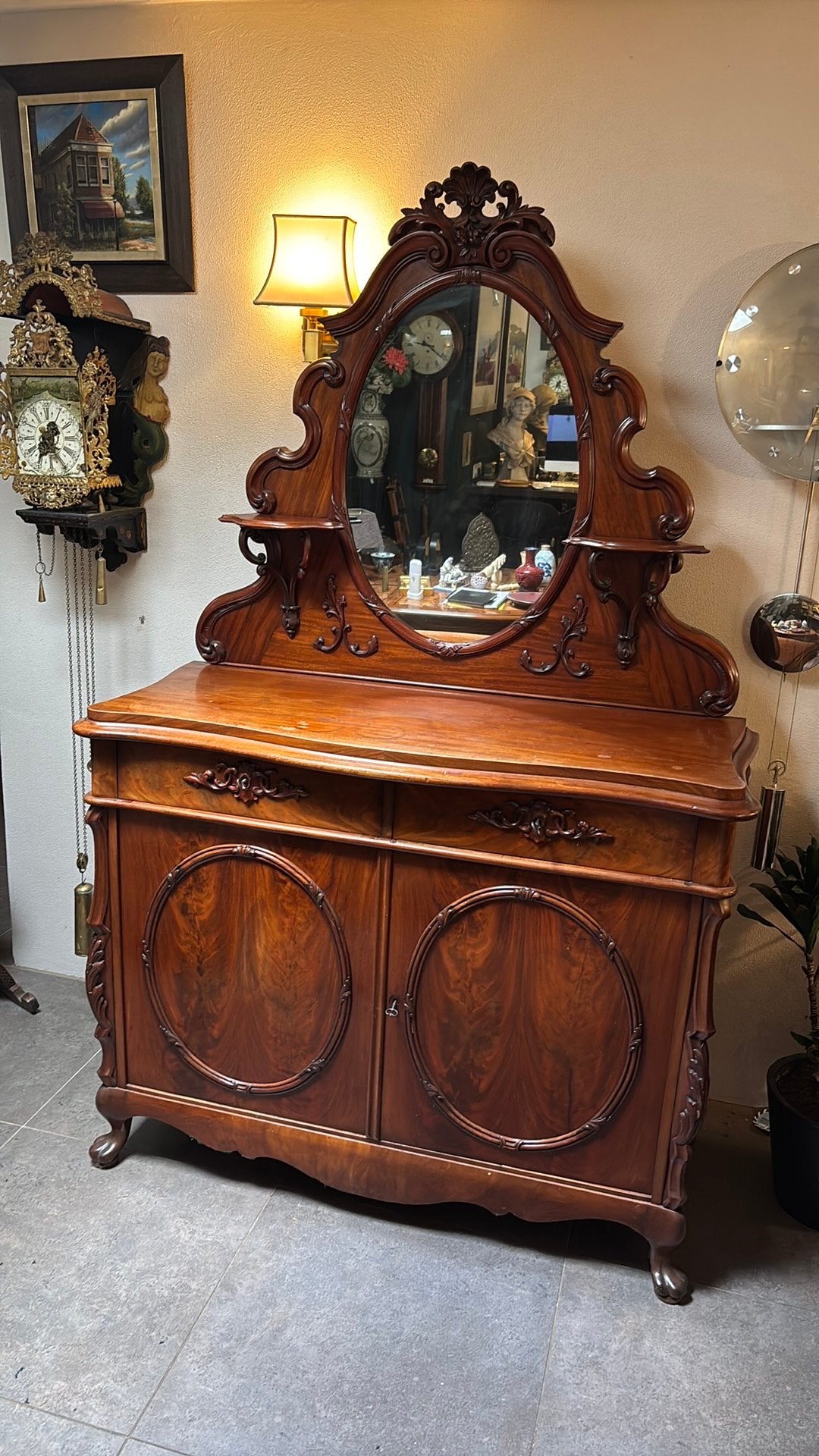 Bonheur kast met spiegel, Ophalen