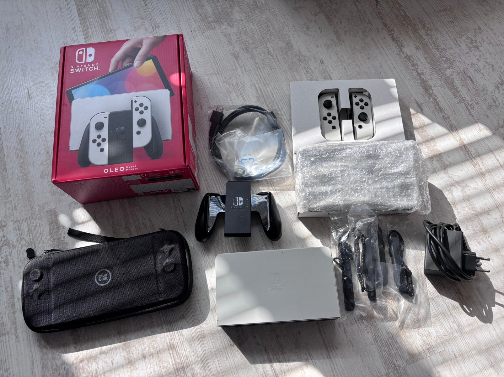 Nintendo Switch OLED, Spelcomputers en Games, Spelcomputers | Nintendo Switch, Ophalen of Verzenden, Zo goed als nieuw, Met 2 controllers