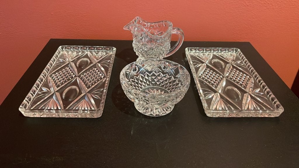Twee schaaltjes, melkkannetje en suikerbakje, Gebruikt, Ophalen of Verzenden, Overige stijlen, Glas