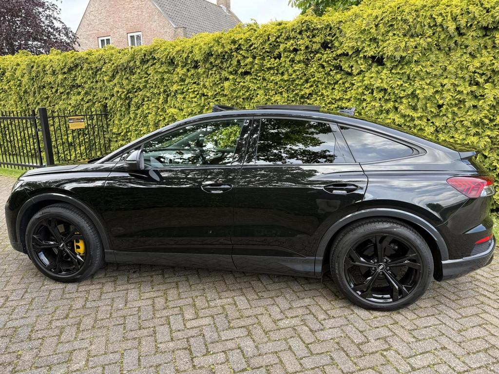 Audi Q4 Sportback|77 kWh |S-line| BLACK edit.|PANODAK|SFEER, Auto's, Audi, Automaat, Achterwielaandrijving, Gebruikt, Zwart