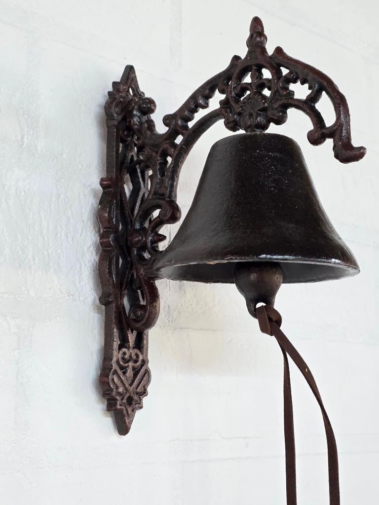 DEURBEL / GIETIJZER / €19,95, Tuin en Terras, Tuinwanddecoratie, Huis en tuin decoratie Marie, Nieuw, Info@huisentuindecoratiemarie.nl