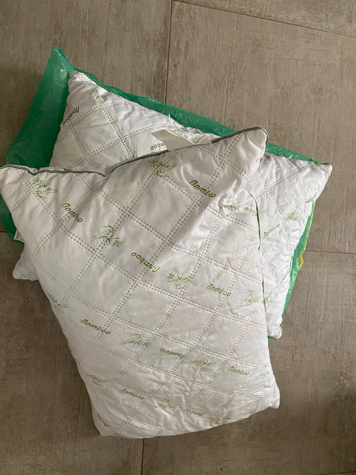 2 bamboo hoofdkussens, Huis en Inrichting, Slaapkamer | Beddengoed, Ophalen of Verzenden, Zo goed als nieuw, Wit