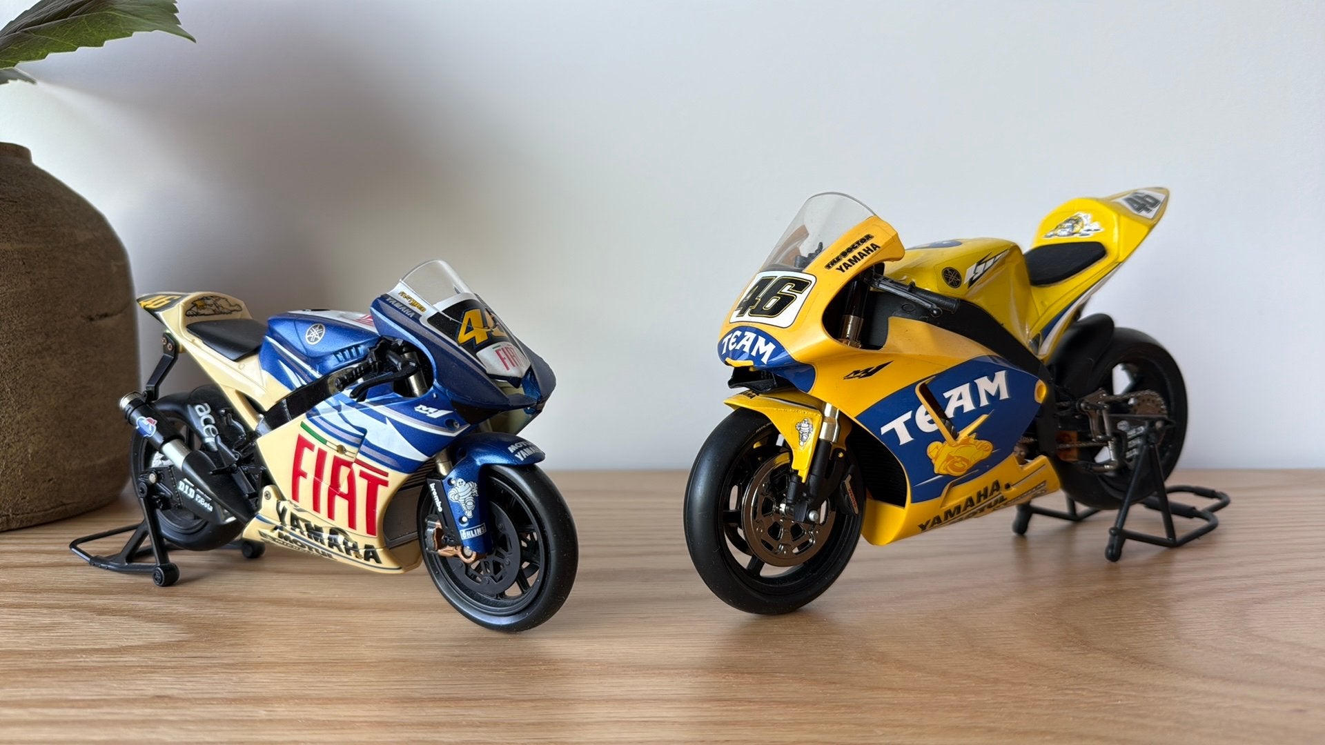 Valentino Rossi Guiloys schaalmodel 1:10 en 1:12, Ophalen, Zo goed als nieuw, Motor