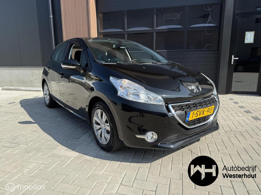 Peugeot 208 1.2 VTi Envy NAVI NWE APK PARKEER SENSOR, Voorwielaandrijving, Euro 5, Gebruikt, 31 €/maand