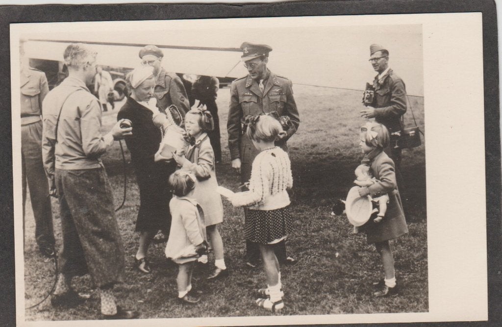 teuge vliegveld aankomst koninklijk familie  in 1945, Verzenden, 1940 tot 1960, Ongelopen, Gelderland
