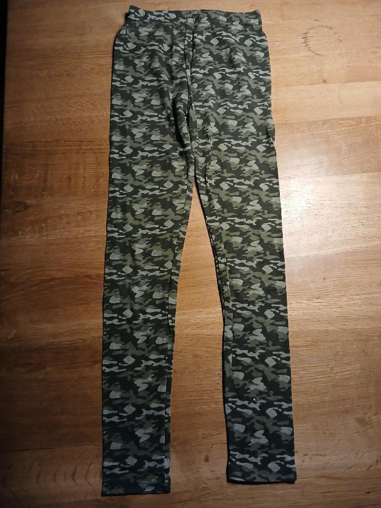 Groene camouflageprint legging maat 146/152, Ophalen of Verzenden, Gebruikt, Meisje, Broek