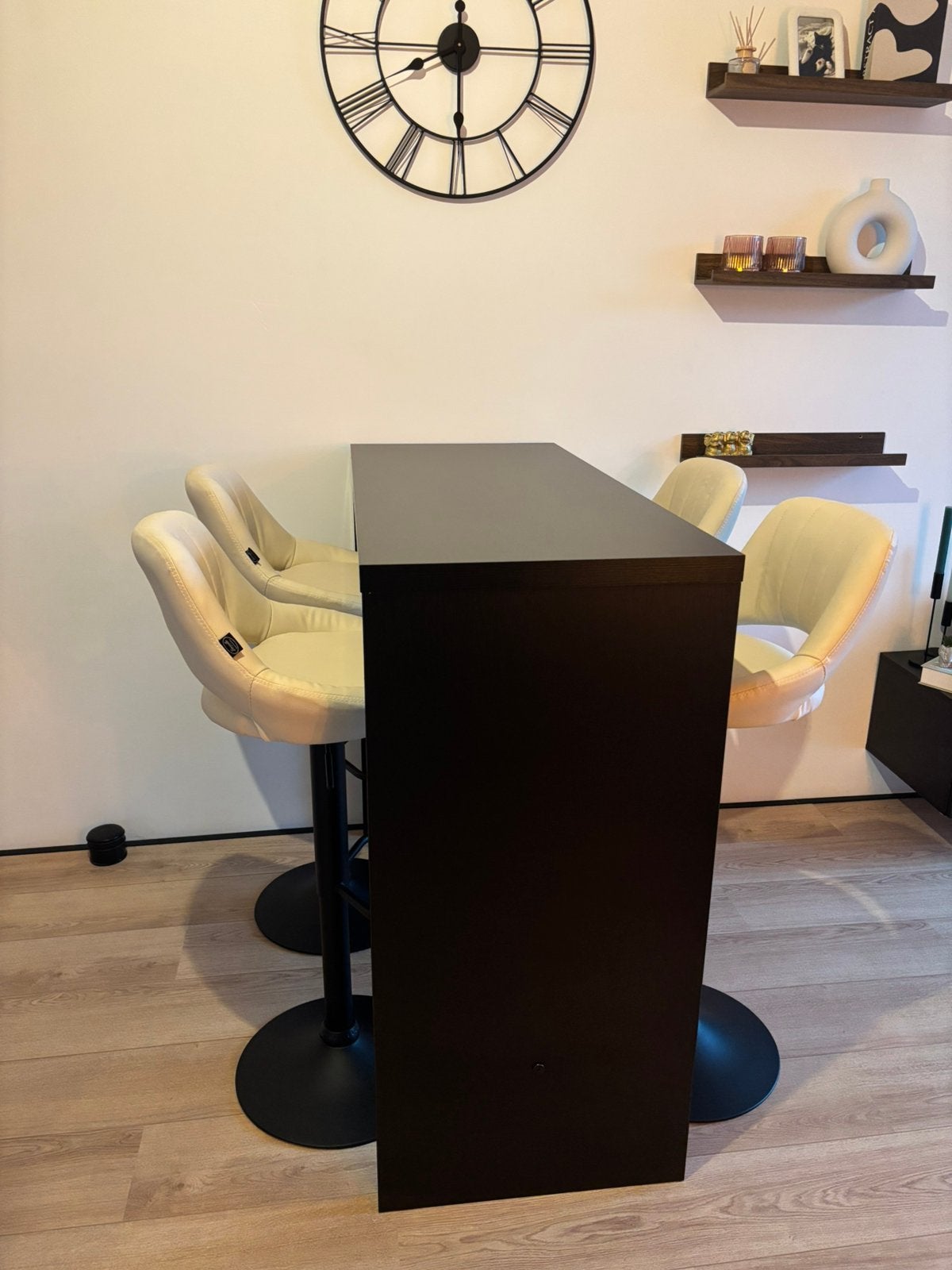 JYSK bartafel + 4 CLP Milet barkrukken, Ophalen, Zo goed als nieuw