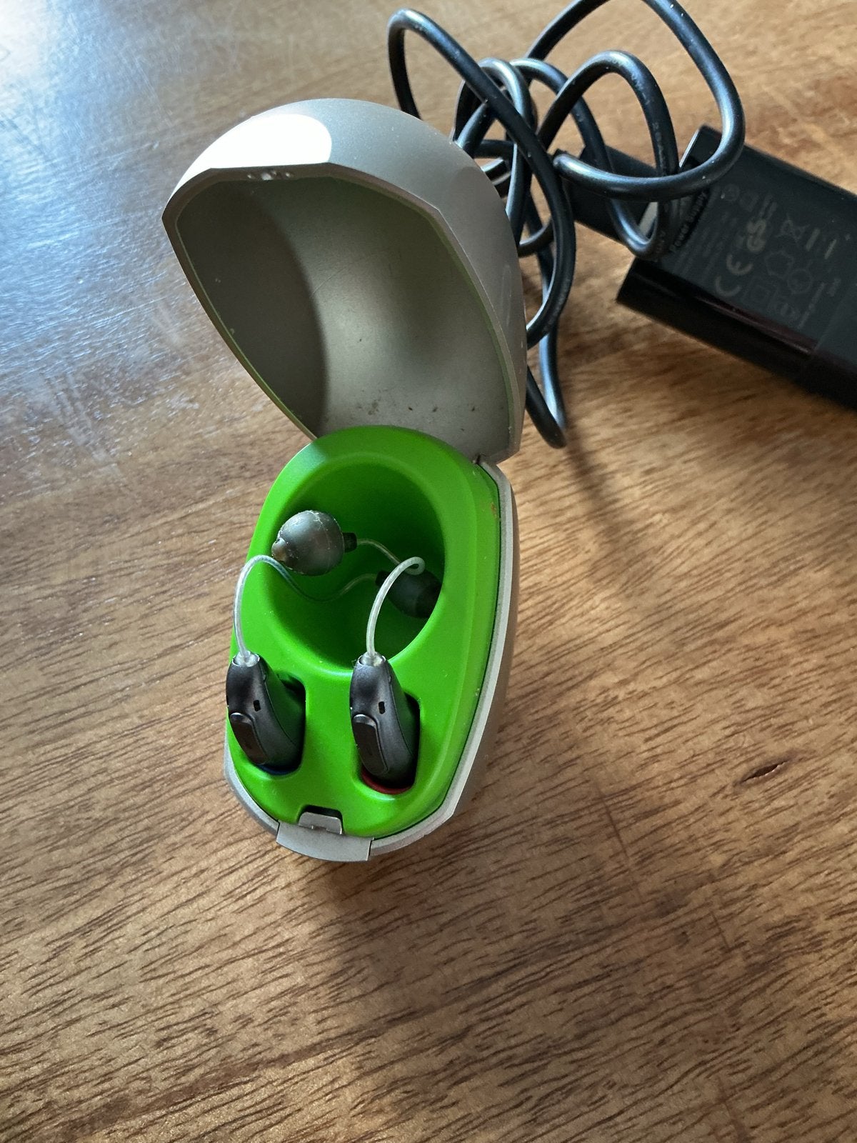 Phonak Audéo hoortoestellen met oplader en accessoires, Ophalen of Verzenden, Gebruikt