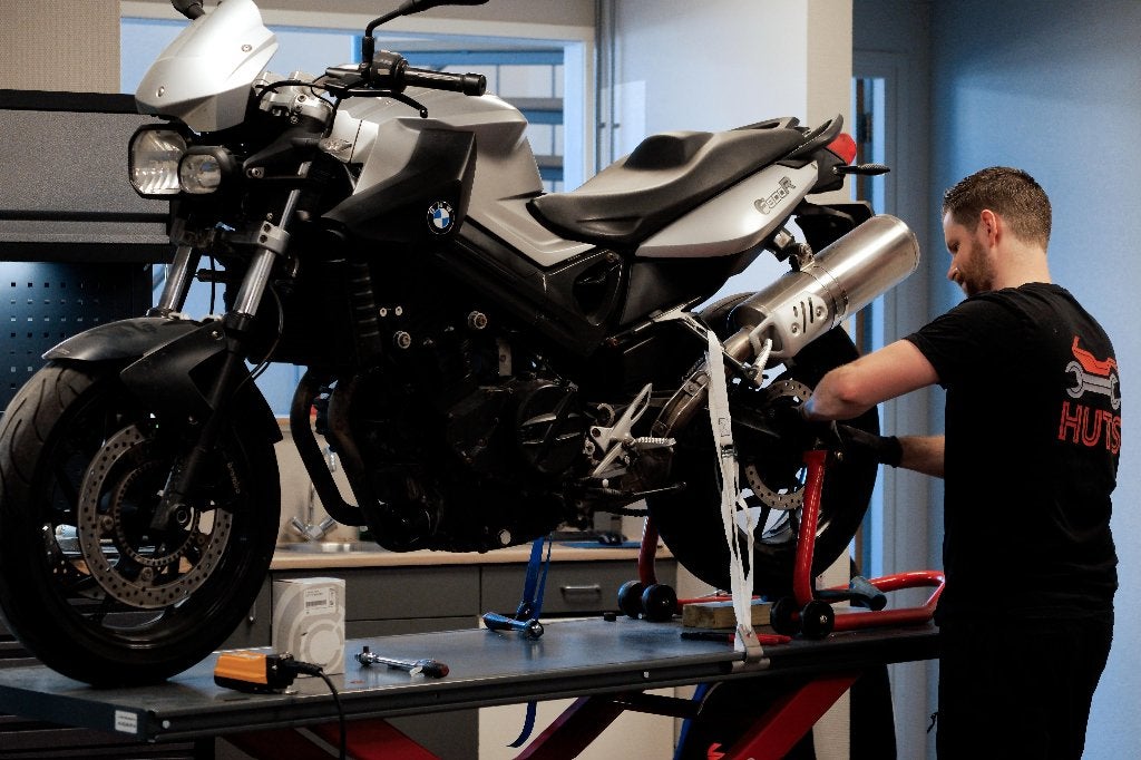Motor onderhoud & reparatie | Klein & groot onderhoud, Bandenservice
