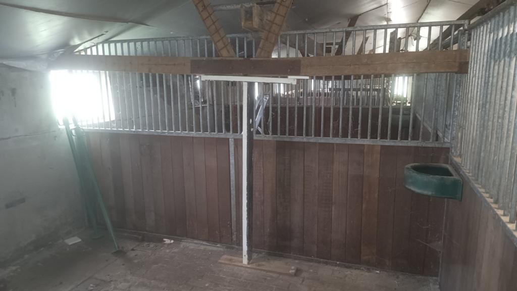 Stalwand paardenbox 333cm bij 220cm met hardhout, Dieren en Toebehoren, Stalling en Weidegang, Weidegang, 1 paard of pony
